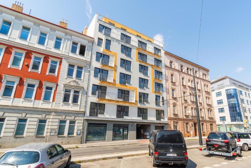 Brand New Studio Apartment #24 In Elite Residence With Free Secure Parking In The Center Praga Esterno foto